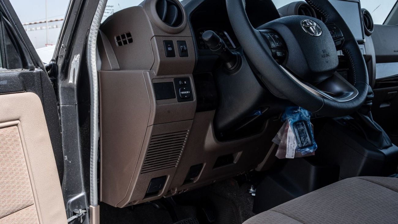 تويوتا لاند كروزر 70 2026 Toyota Land Cruiser LC76 4.0L AT Petrol (Grey-Brown) With Radar