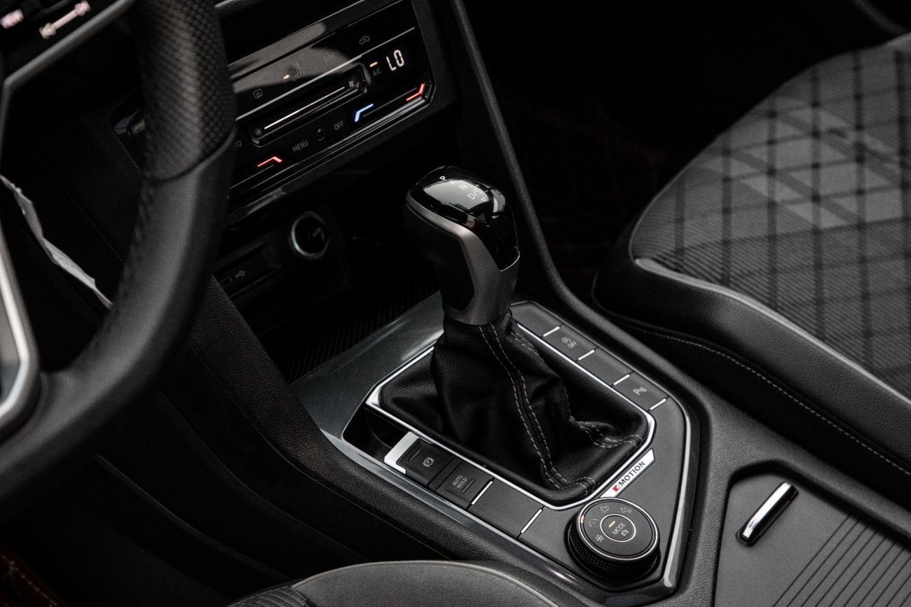 Volkswagen Tiguan R-Line | 2,252 P.M  | 0% Downpayment | Impeccable Condition!