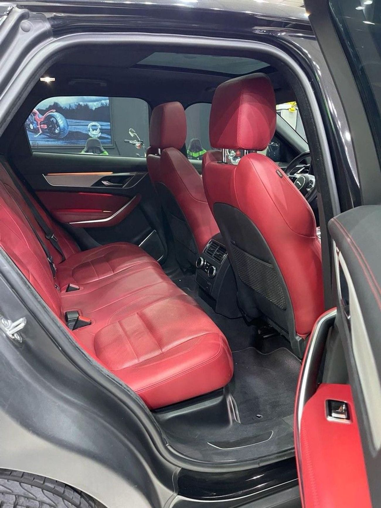 جاكوار F بيس R-Dynamic Black P250 2.0L Jaguar F-Pace 2022