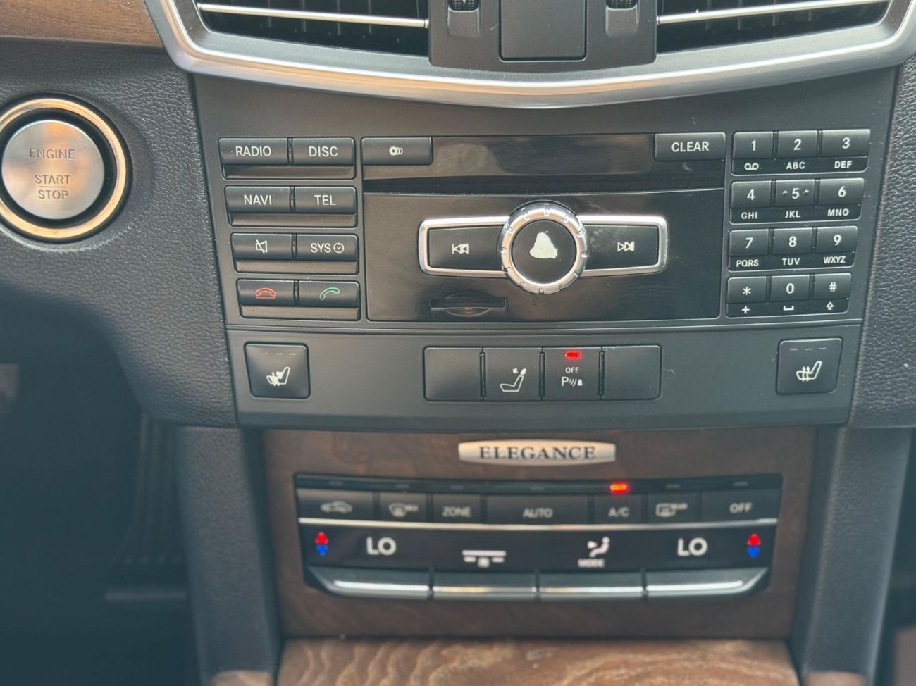 Mercedes-Benz E300 3.0L V6 / FULL OPTION PANORAMIC SUNROOF / KEYLESS ENTRY / KEYLESS START / ENTERED IN SYRIA CUSTOMS F