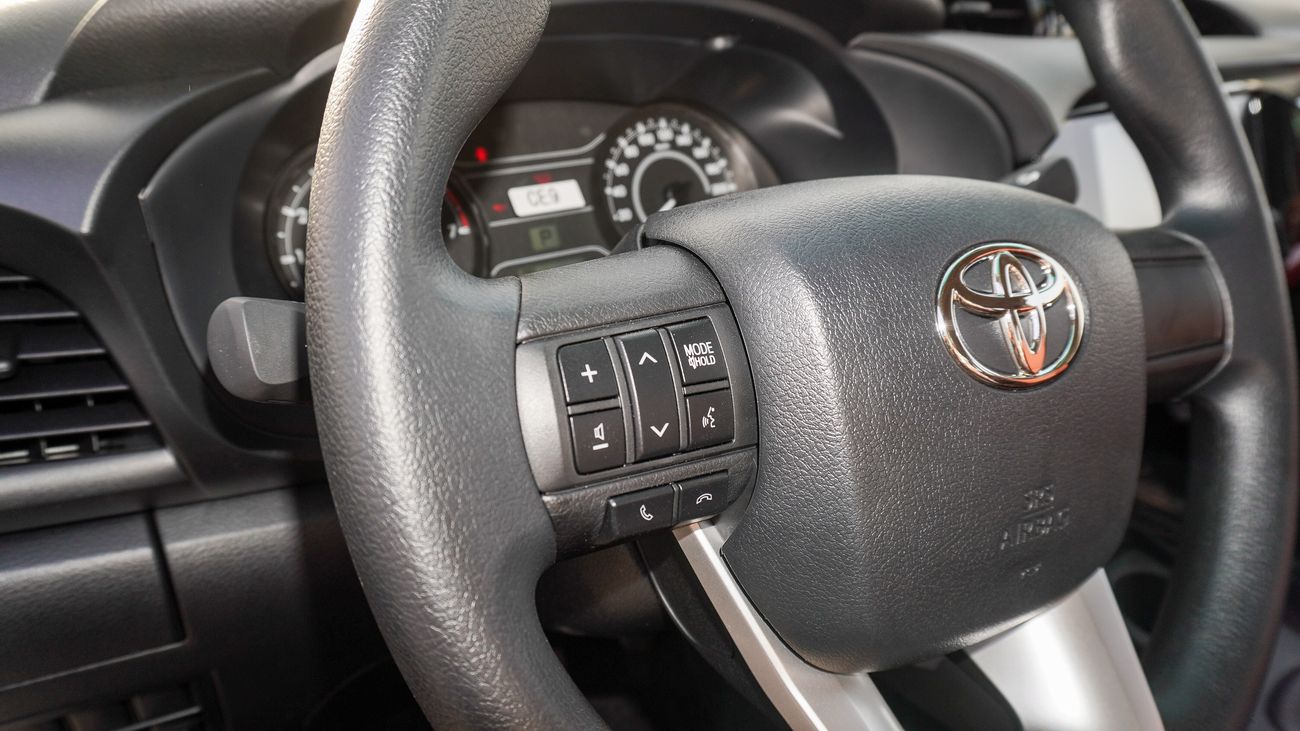 Toyota Hilux DLX 2.7L 4WD A/T