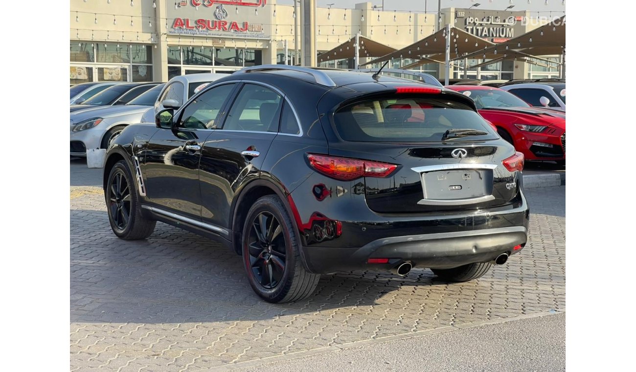 إنفينيتي QX70 لاكجري بلس لاكجري بلس خليجي بحالة ممتازة خمس كمرات