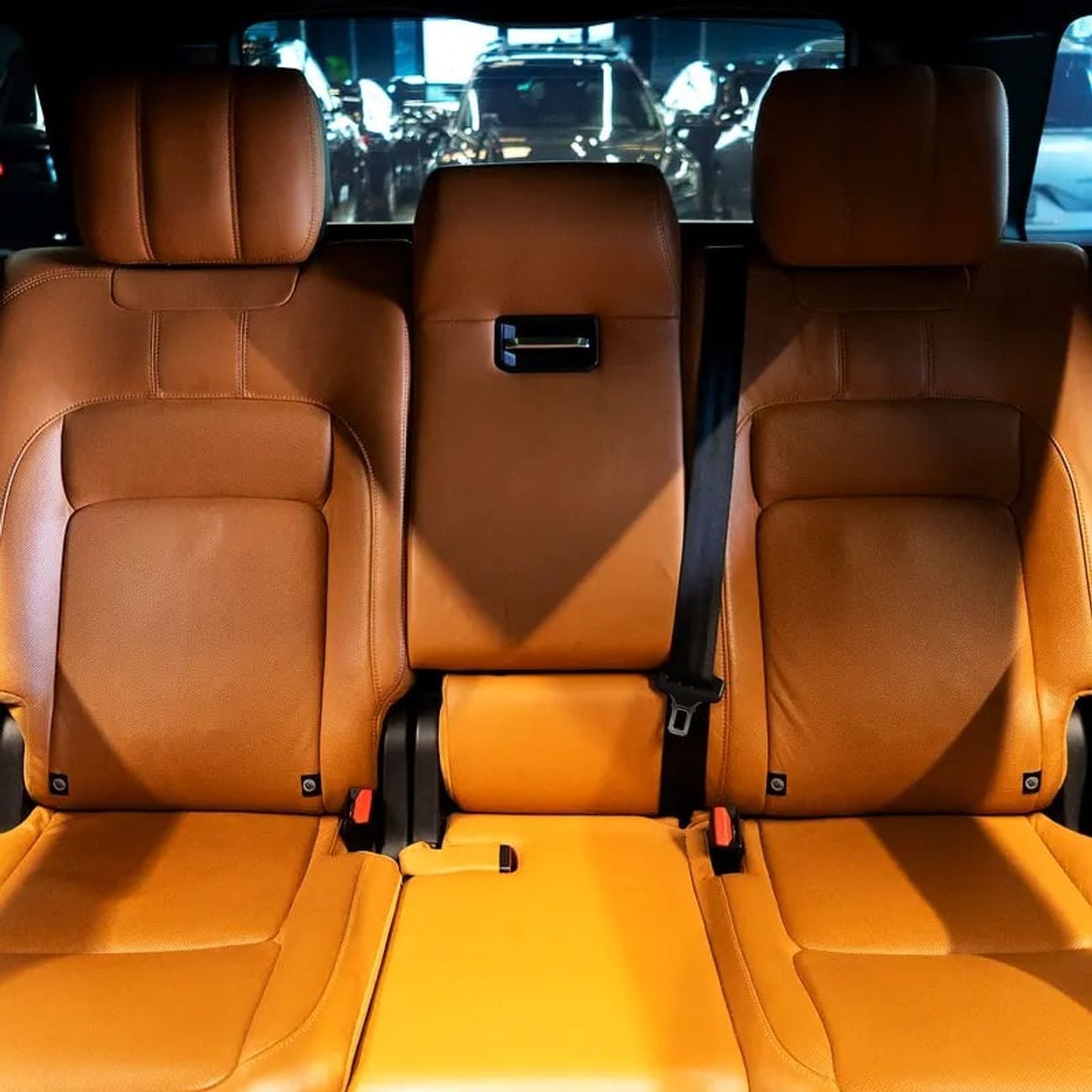 Land Rover Range Rover AED 3,065 pm • 0% Downpayment • Range Rover Vogue SE P400 • 1 Year Warranty