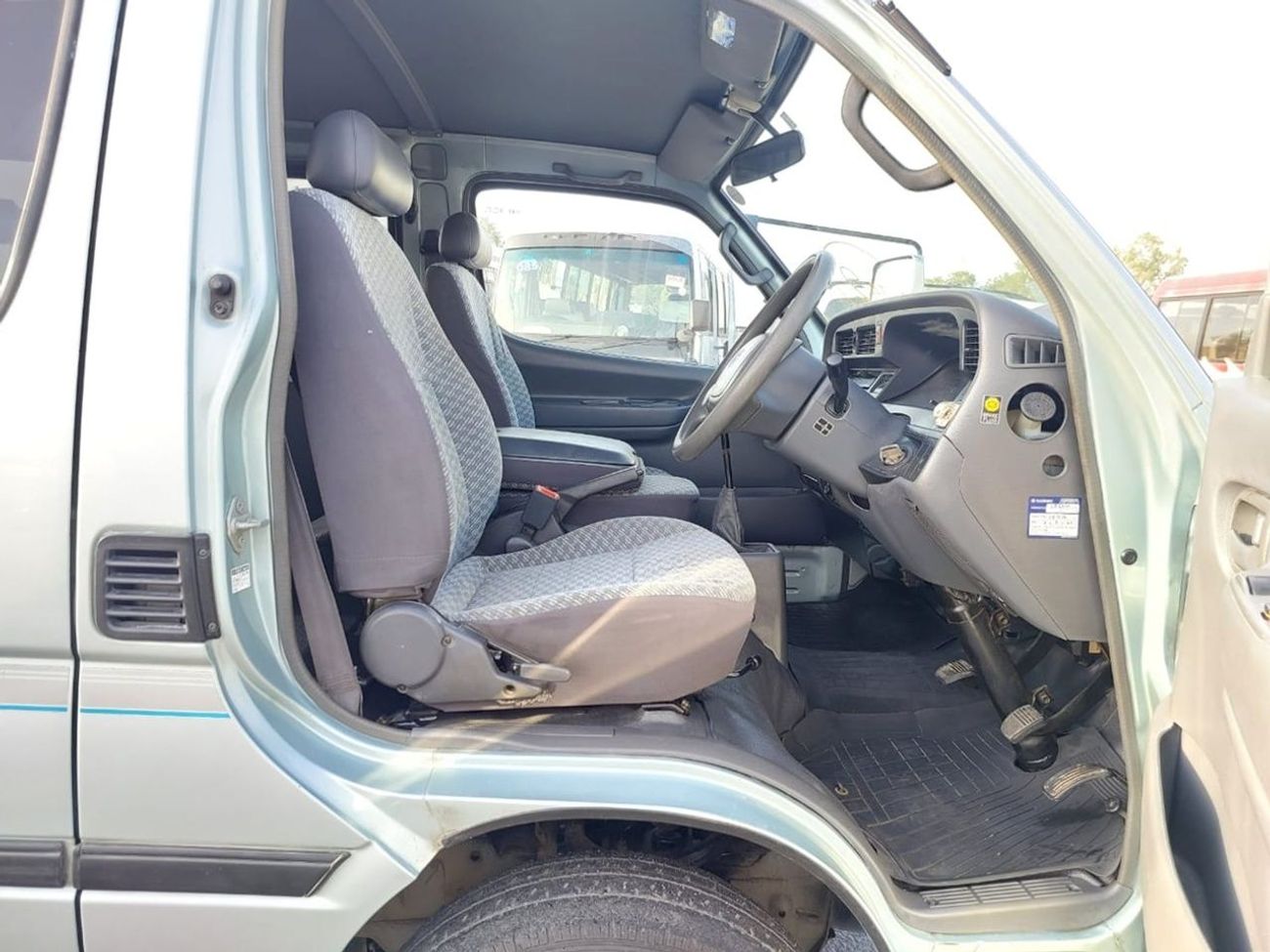 Toyota Hiace TOYOTA HIACE VAN RHD 1999 MODEL 3.0 L DIESEL MANUAL(PM01625)