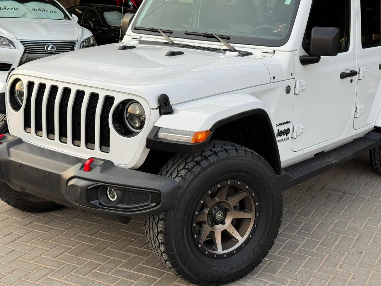 Jeep Wrangler Unlimited Sahara 3.6L 3.6L V6 / SAHARA / PANORAMIC ONE TOUCH ROOF / LEATHER / BIG SCREEN / LOW MILEA