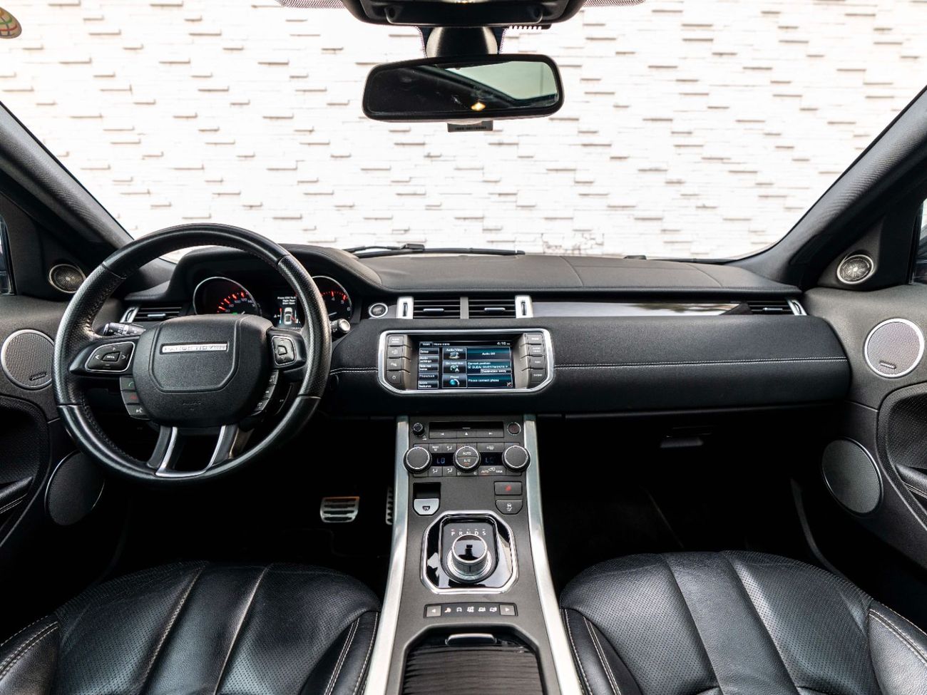 لاند روفر رانج روفر إيفوك Dynamic Plus 2.0L (5 Door)