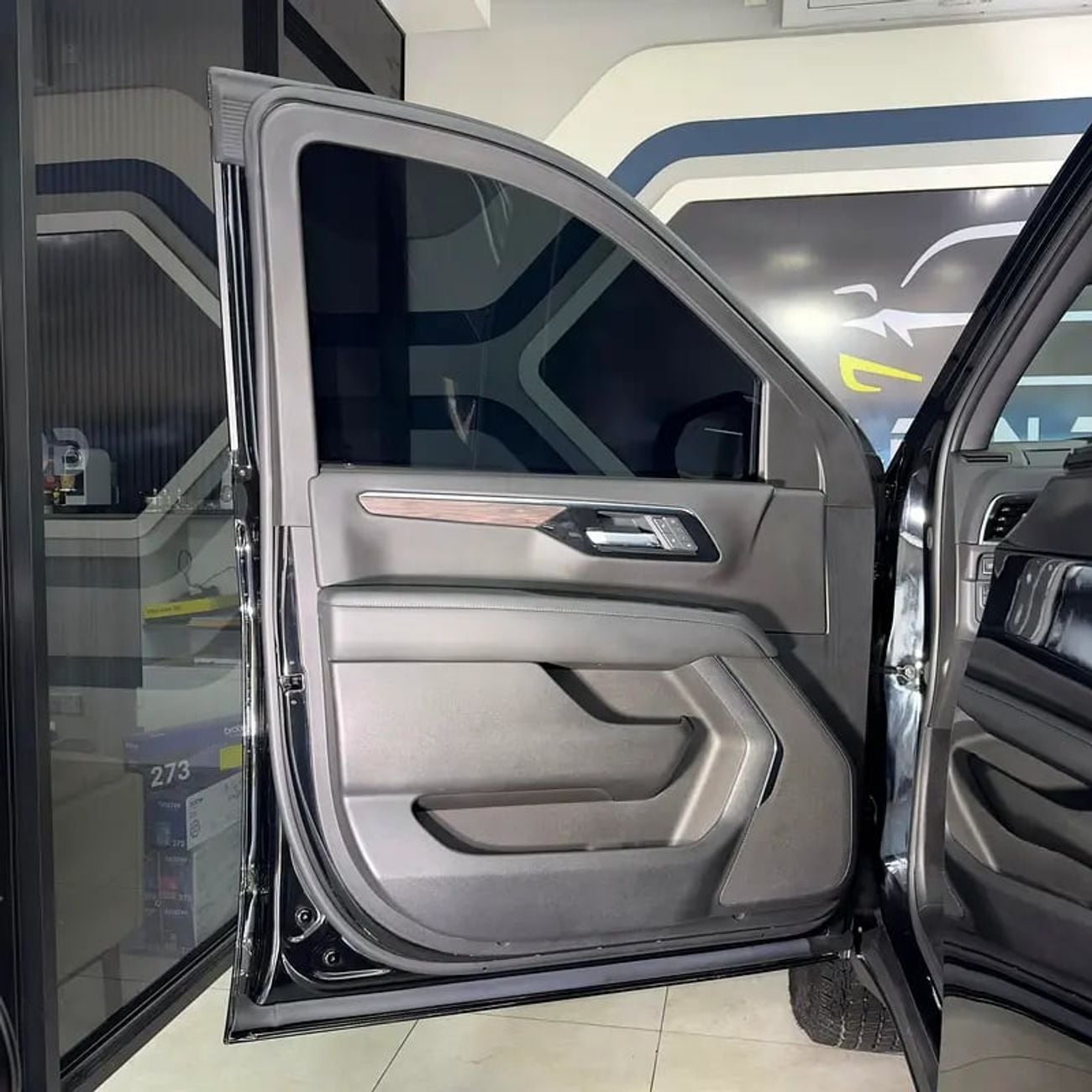 Chevrolet Tahoe LT Z71 5.3L (9 Seater) Z71