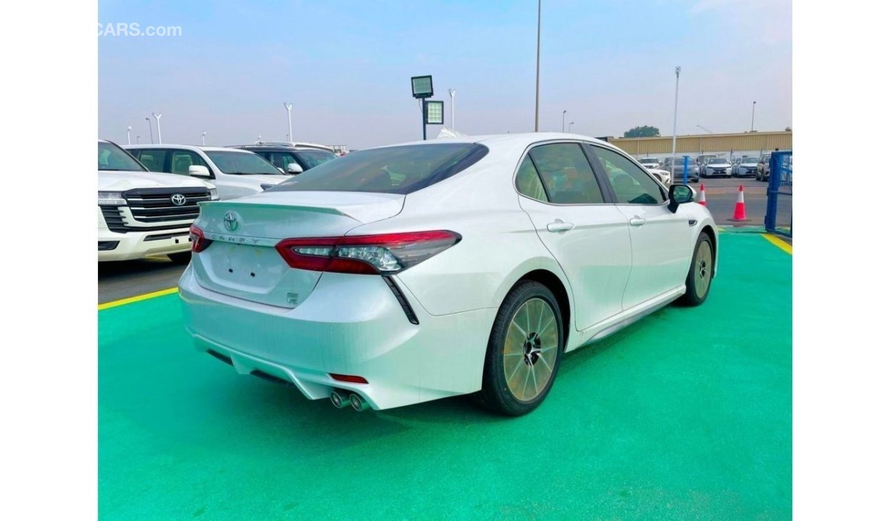 Toyota Camry V6 - SE // SUN ROOF X RED // 2023