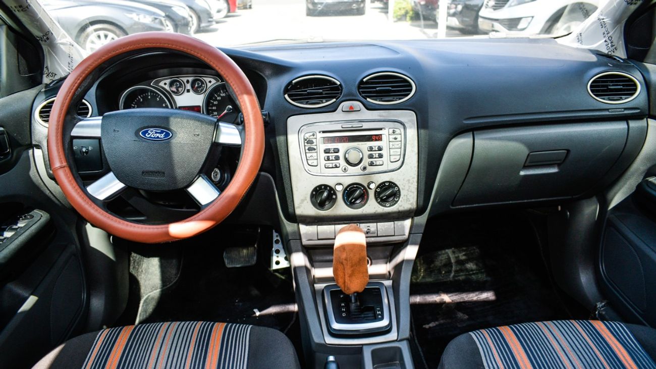 Ford Focus Gulf - number one - hatch - cruise control - control - rear wing, fog lights in excellent condition