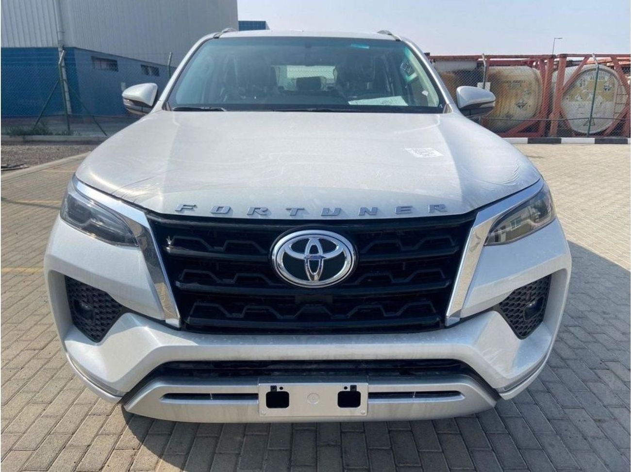 تويوتا فورتونر TOYOTA FORTUNER 4.0L 4x4 V6 HI 6 cylnders automatic