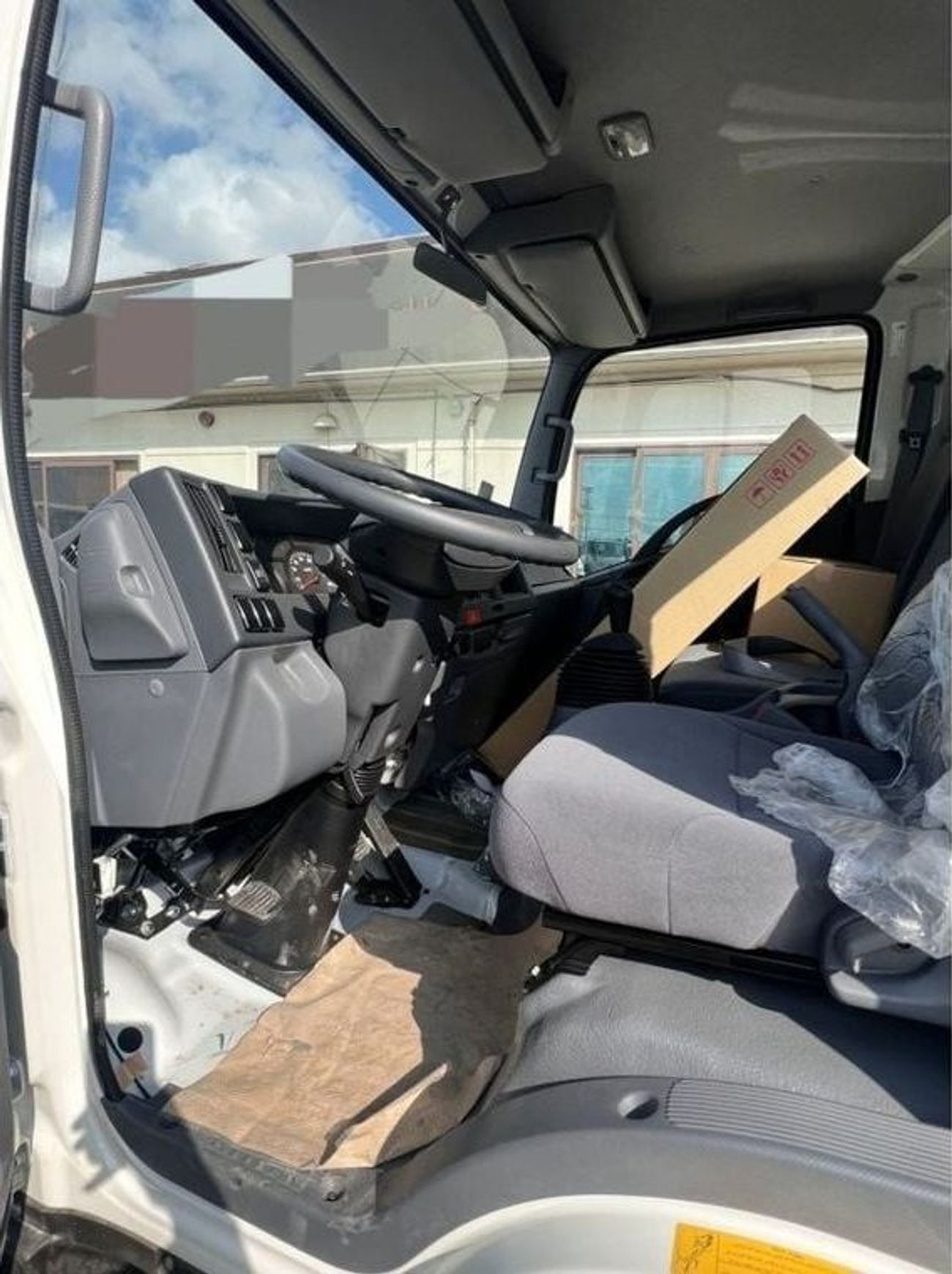 Isuzu NPR Isuzu npr short chassis 4.2L