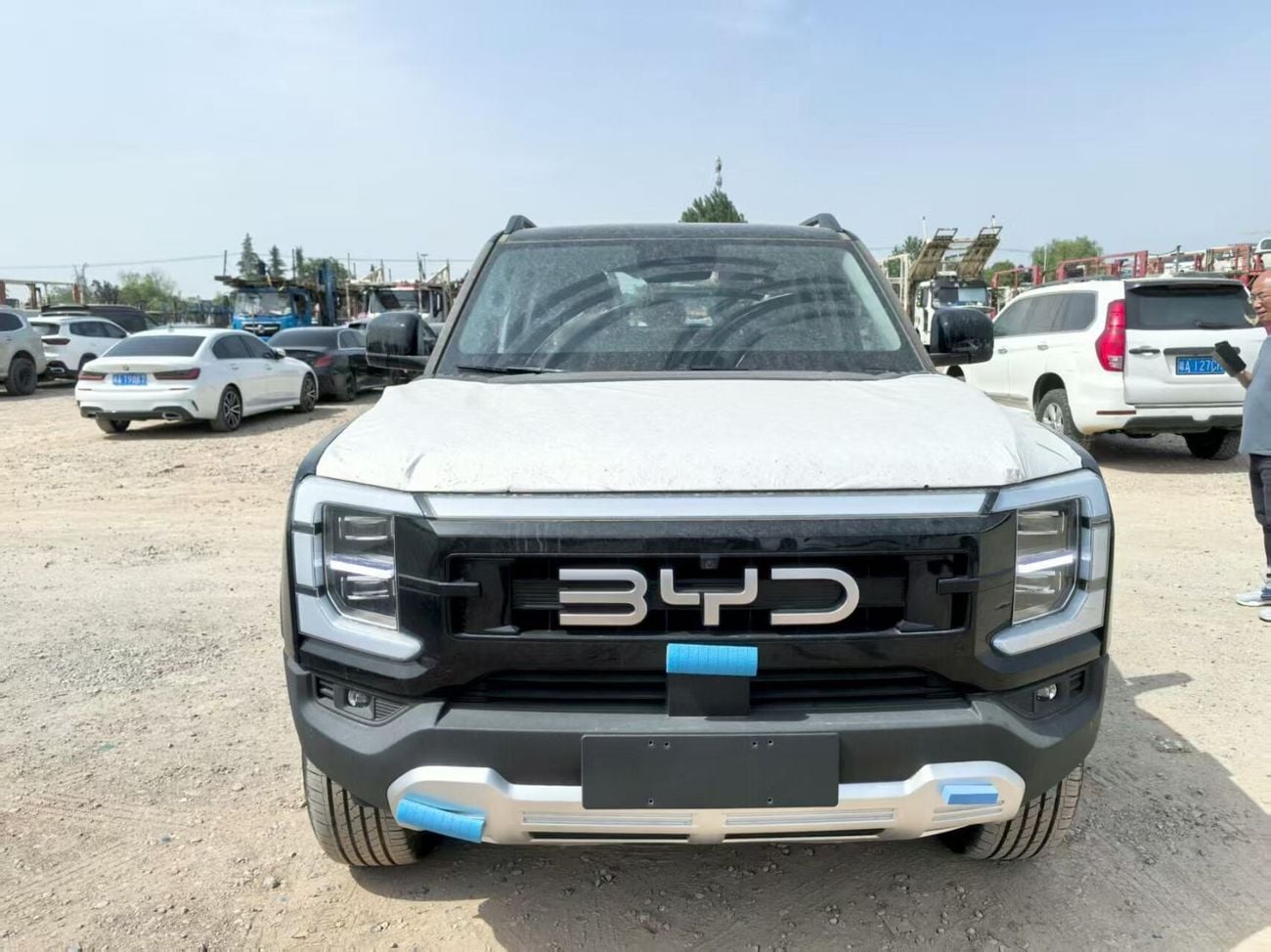 بي واي دي شارك 6 4WD Both left-hand drive and right-hand drive are available