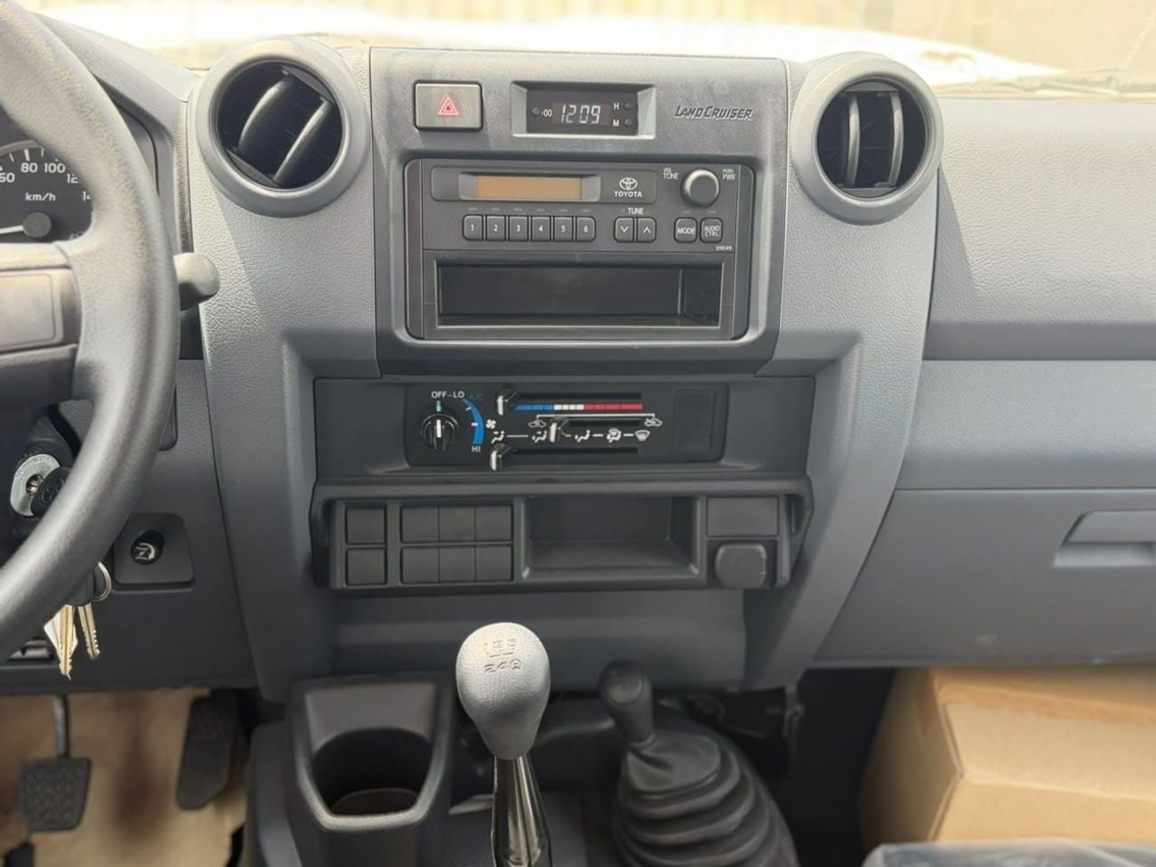 Toyota Land Cruiser 70 LC76 LX TOYOTA LC76 4.2 MT 2026 BASIC NO DIFF LOCK