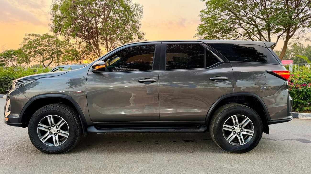 تويوتا فورتونر LEGENDER BODY KIT INSTALLED | LEATHER SEATS | PARKING SENSORS | 2.8L | AUTO | POWER WINDOWS