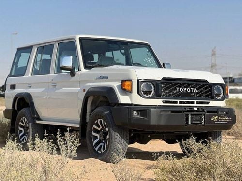 Toyota Land Cruiser 70 LC76 4.0L PTR A/T // 2025 // FULL OPTION WITH RADAR , LEATHER SEATS , DVD&BACK CAMERA // SPECIAL OFF