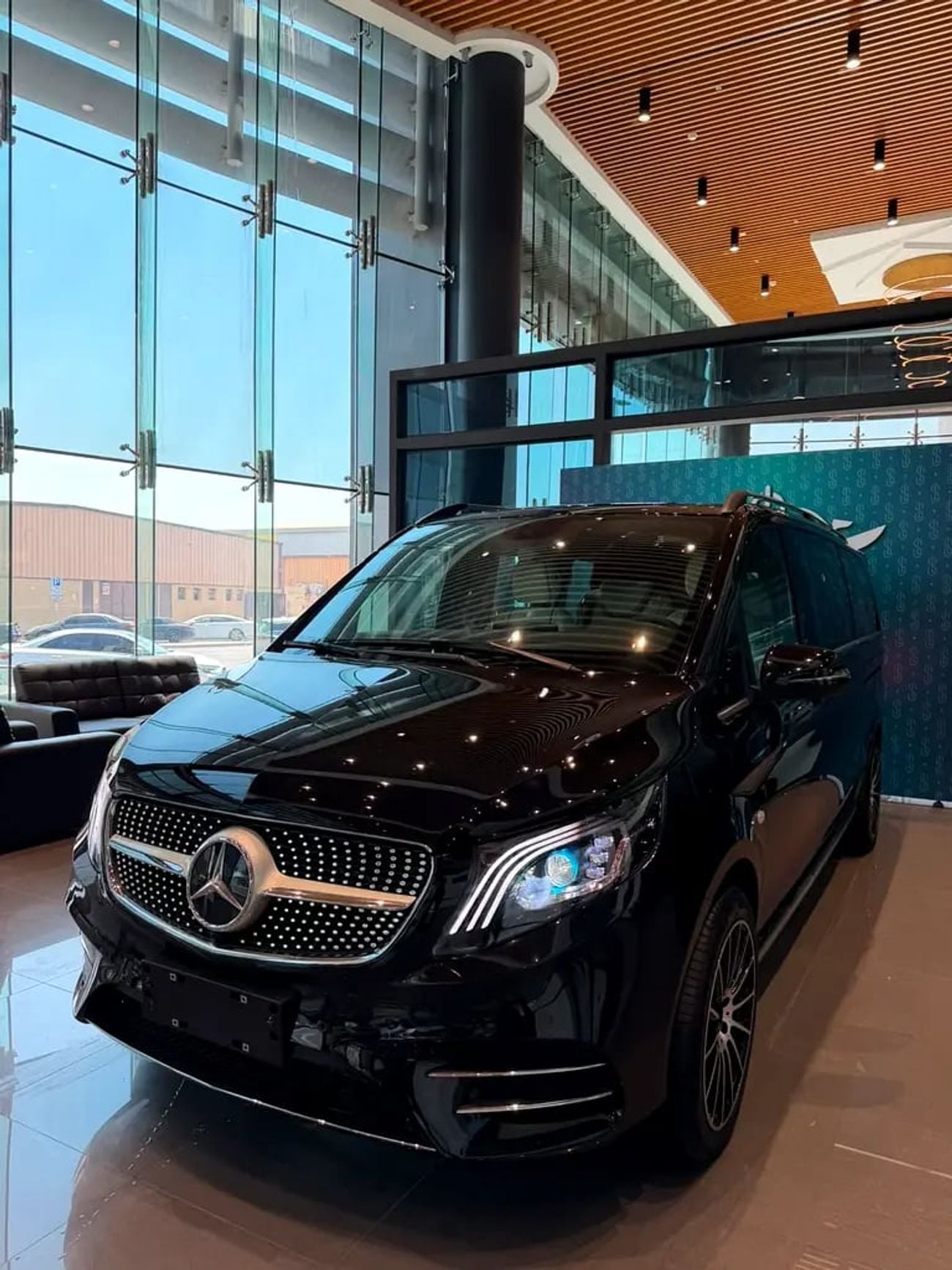 Mercedes Benz V300 V 300 - European Specs - Brand Luxury MPV