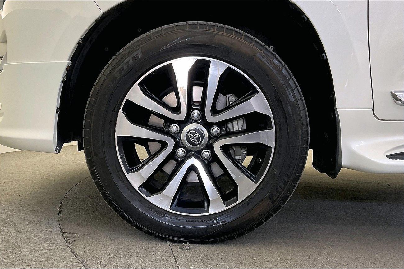 تويوتا لاند كروزر GXR | شامل الضمان | 0 ﺪﻔﻋﺓ ﺃﻮﻟﻯ