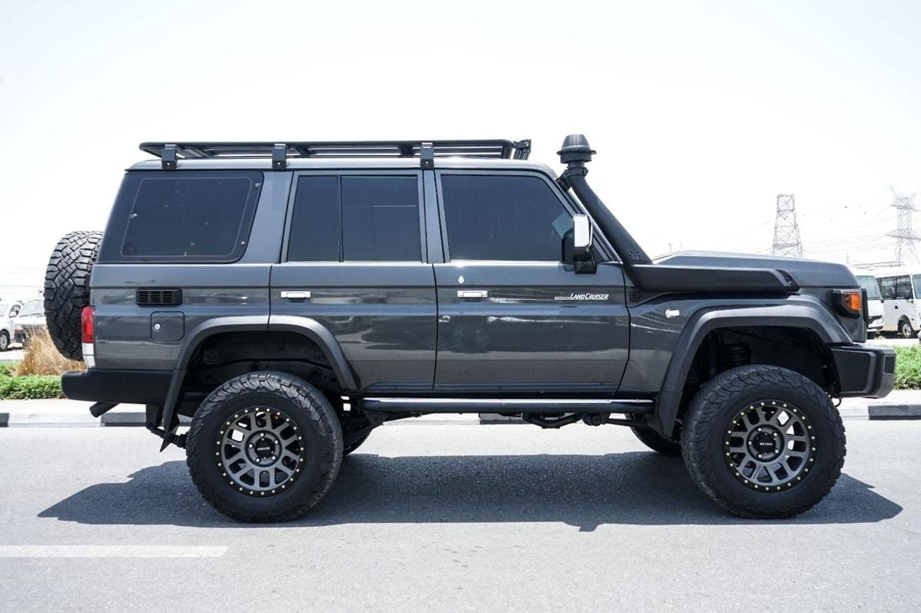 Toyota Land Cruiser 70 Hardtop Diesel RHD DOOR-5