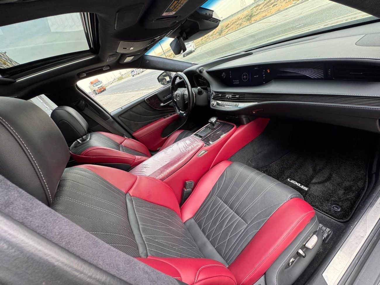Lexus LS500 Platinum 3.5L 3.5L V6 TT / HIGHEST OPTIONS / 360 CAMERAS / MASSAGE ALL SEATS / IN PERFECT CONDIT