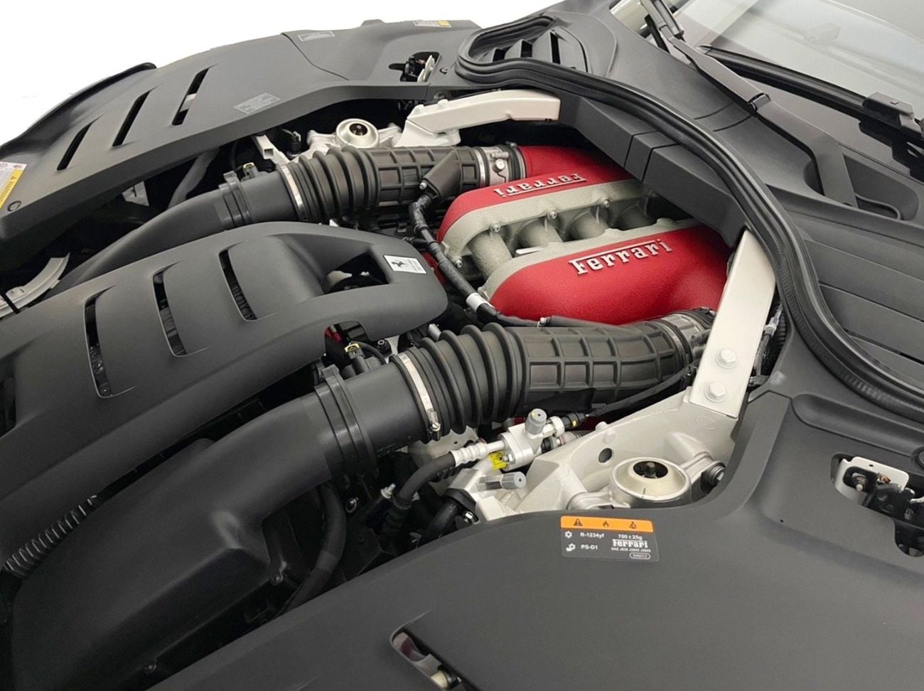 فيراري بوروسانجوي Bianco Fuji Pearl White | Cream Leather & Leather Interior | Full Carbon