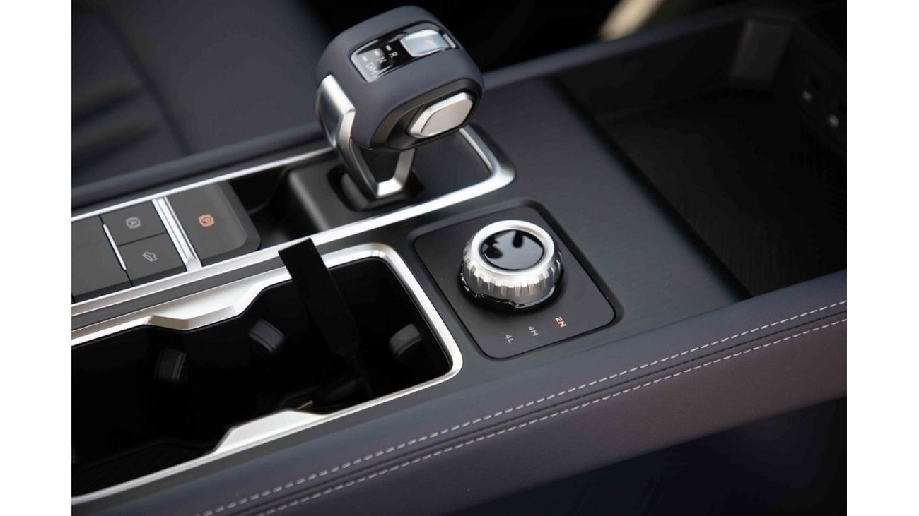 JMC Grand Avenue 2024 JMC Grand Avenue 2.3 DV 4X4 - White Pearl Inside Black & White | Export Only