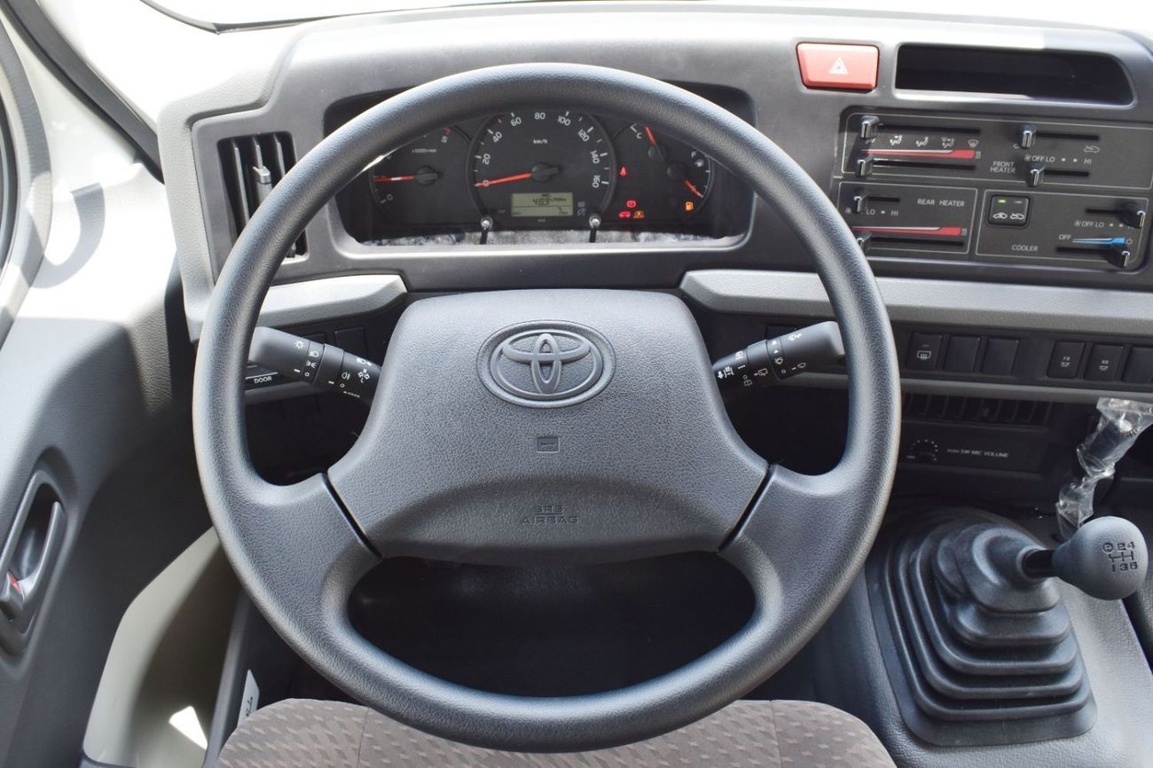 تويوتا كوستر toyota coaster 4.0l 2025   23 seater