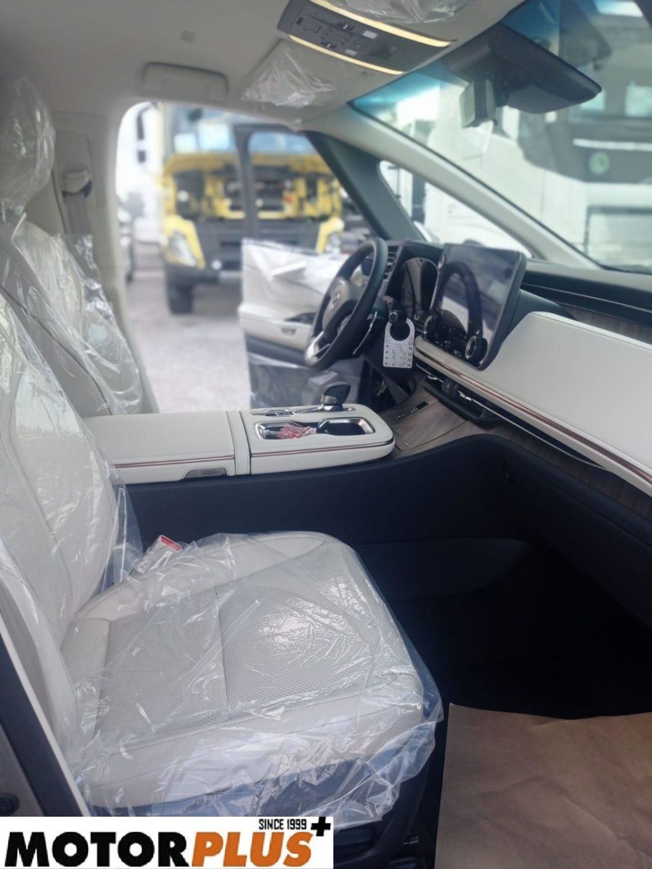 لكزس LM 350h Hybrid 4 Seater 2025 - Ready Stock!