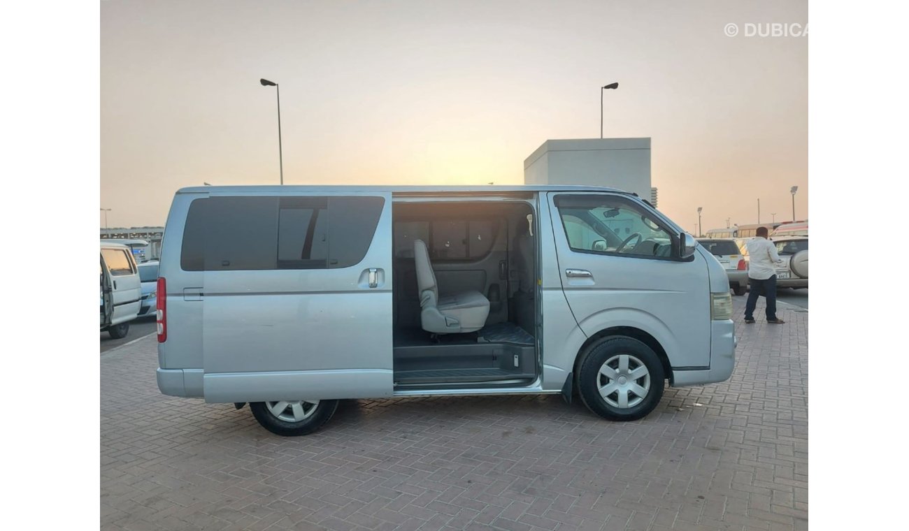 تويوتا هاياس TOYOTA HIACE VAN RIGHT HAND DRIVE (PM1639)