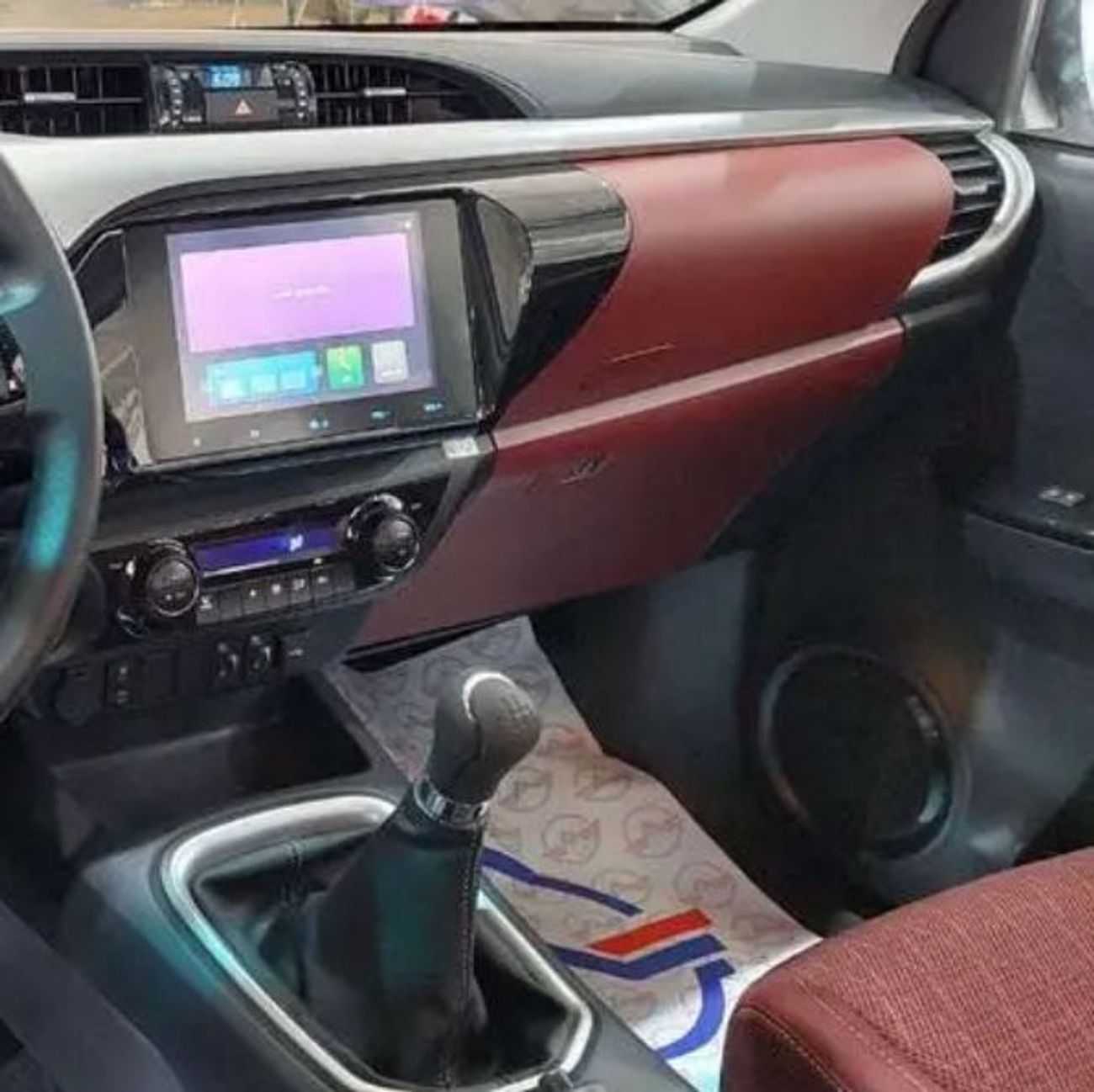 تويوتا هيلوكس FULL OPTION