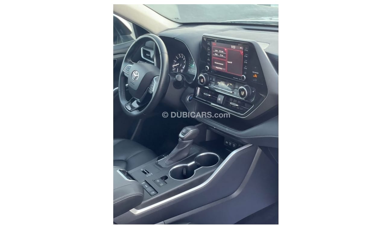 Toyota Highlander *Offer*2020 Toyota Highlander XLE 3.5L V6 Full Option - /