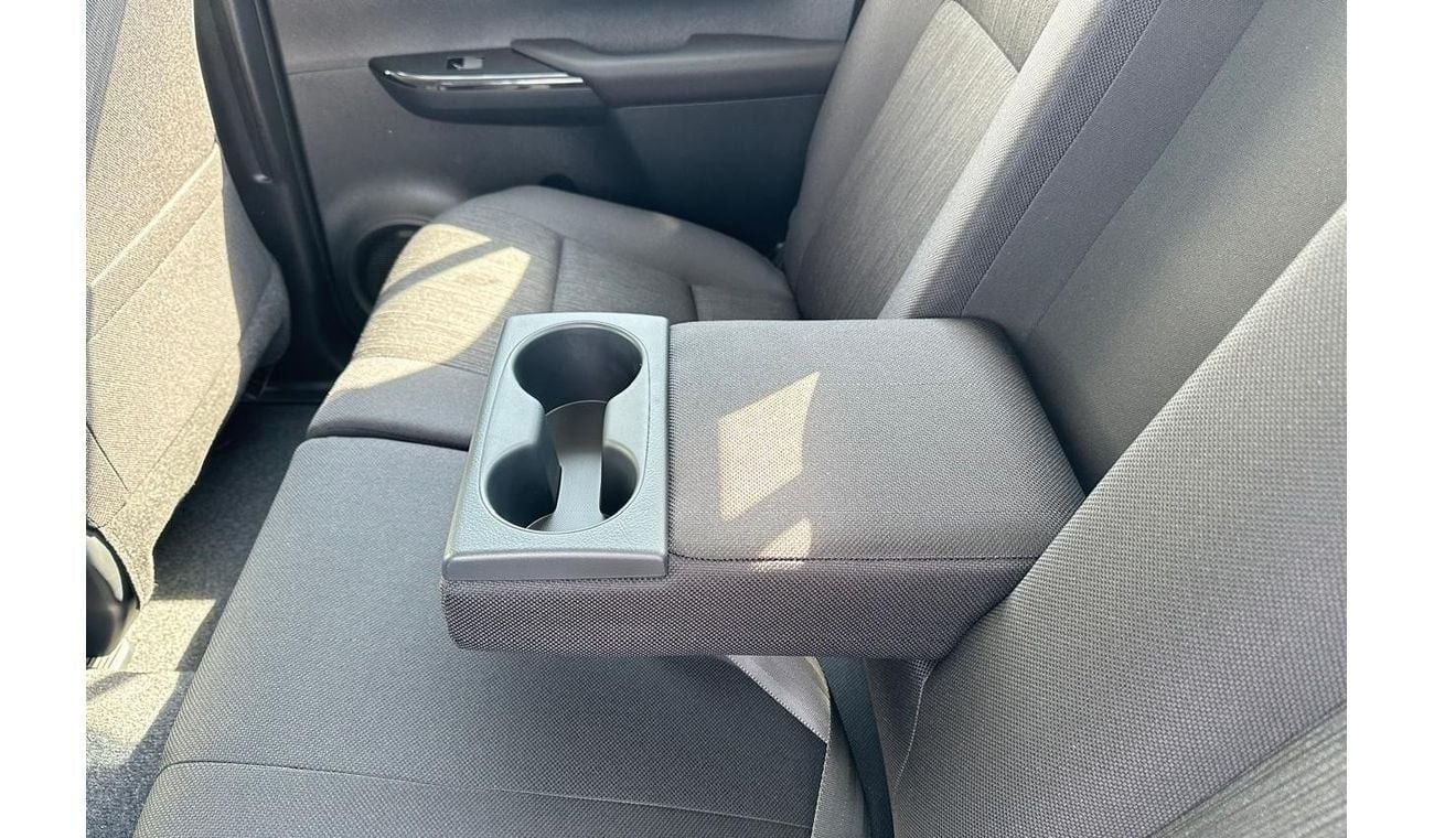 تويوتا هيلوكس DC 2.4L AT Diesel 4x4 Full option