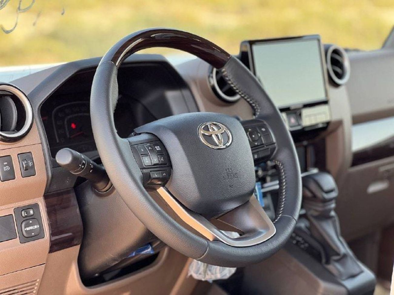 Toyota Land Cruiser 70 HT VXR LC76 4.0L PTR A/T // 2025 // FULL OPTION WITH RADAR , LEATHER SEATS , DVD&BACK CAMERA // SPEC