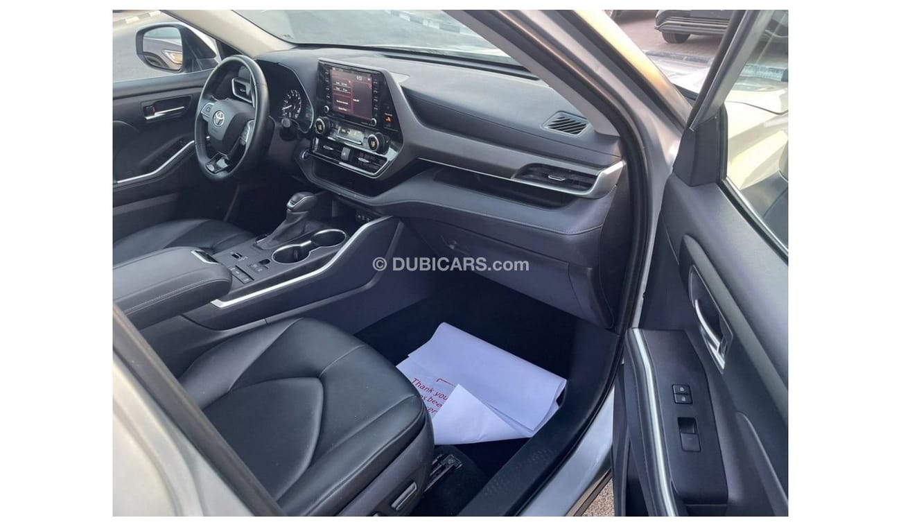 Toyota Highlander *Offer*2020 Toyota Highlander XLE 3.5L V6 Full Option - /
