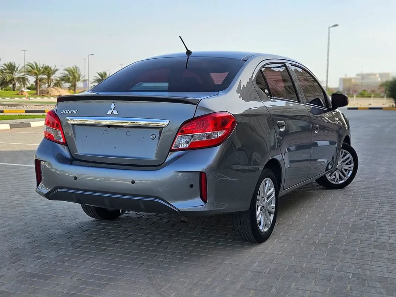 ميتسوبيشي اتراج GLX GCC Premium Condition With Low KM Perfect Inside Out