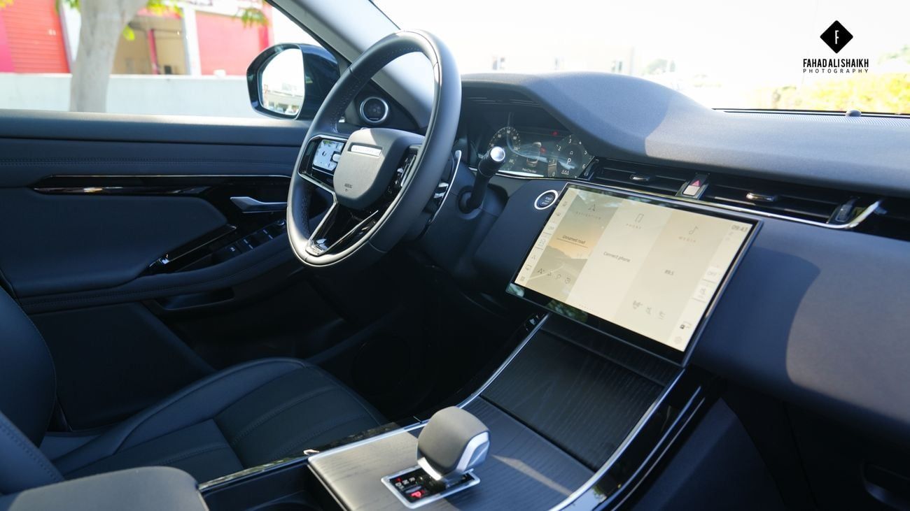 لاند روفر رانج روفر إيفوك SE P250 DYNAMIC 2025!! BLACK EDITION!! FIVE YEARS WARRANTY!! THREE YEARS SERVICE CONTRACT