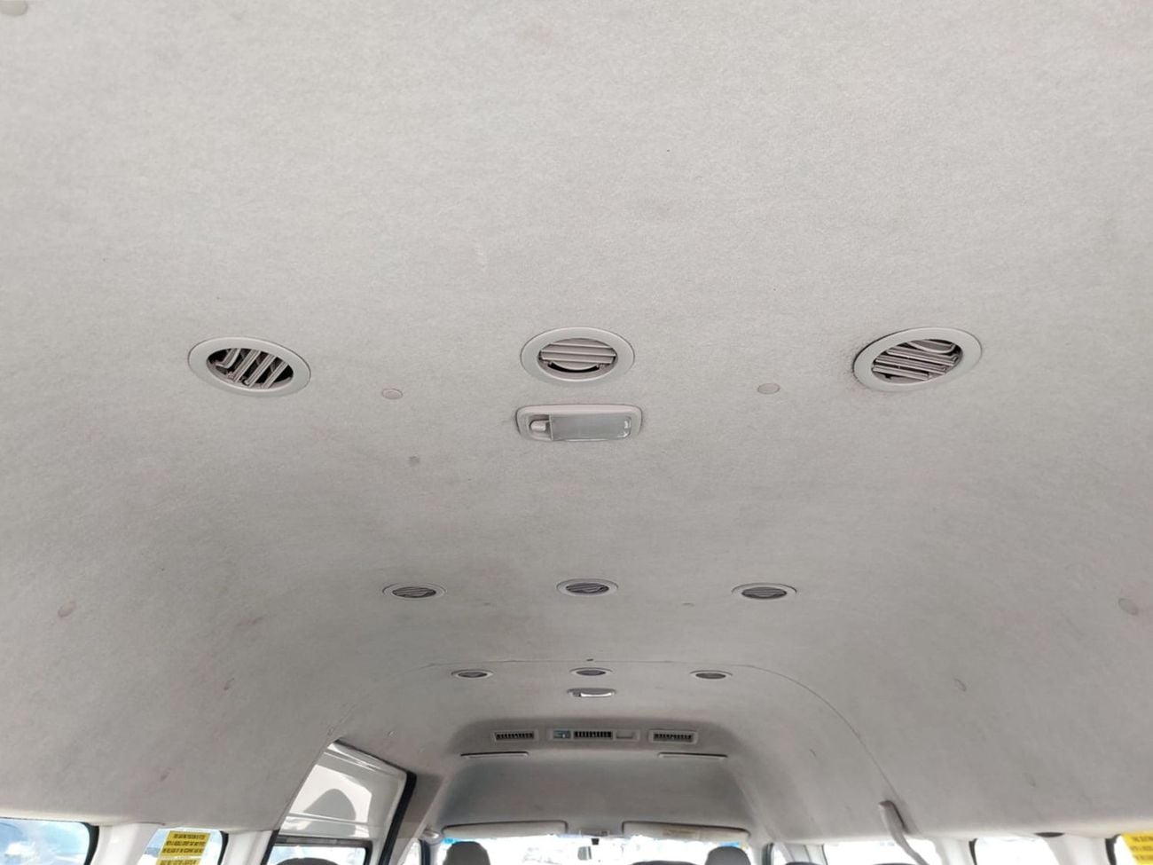 تويوتا هاياس TOYOTA HIACE COMMUTER VAN RHD 2006 MODEL 2.5 L DIESEL MANUAL(PM15390)