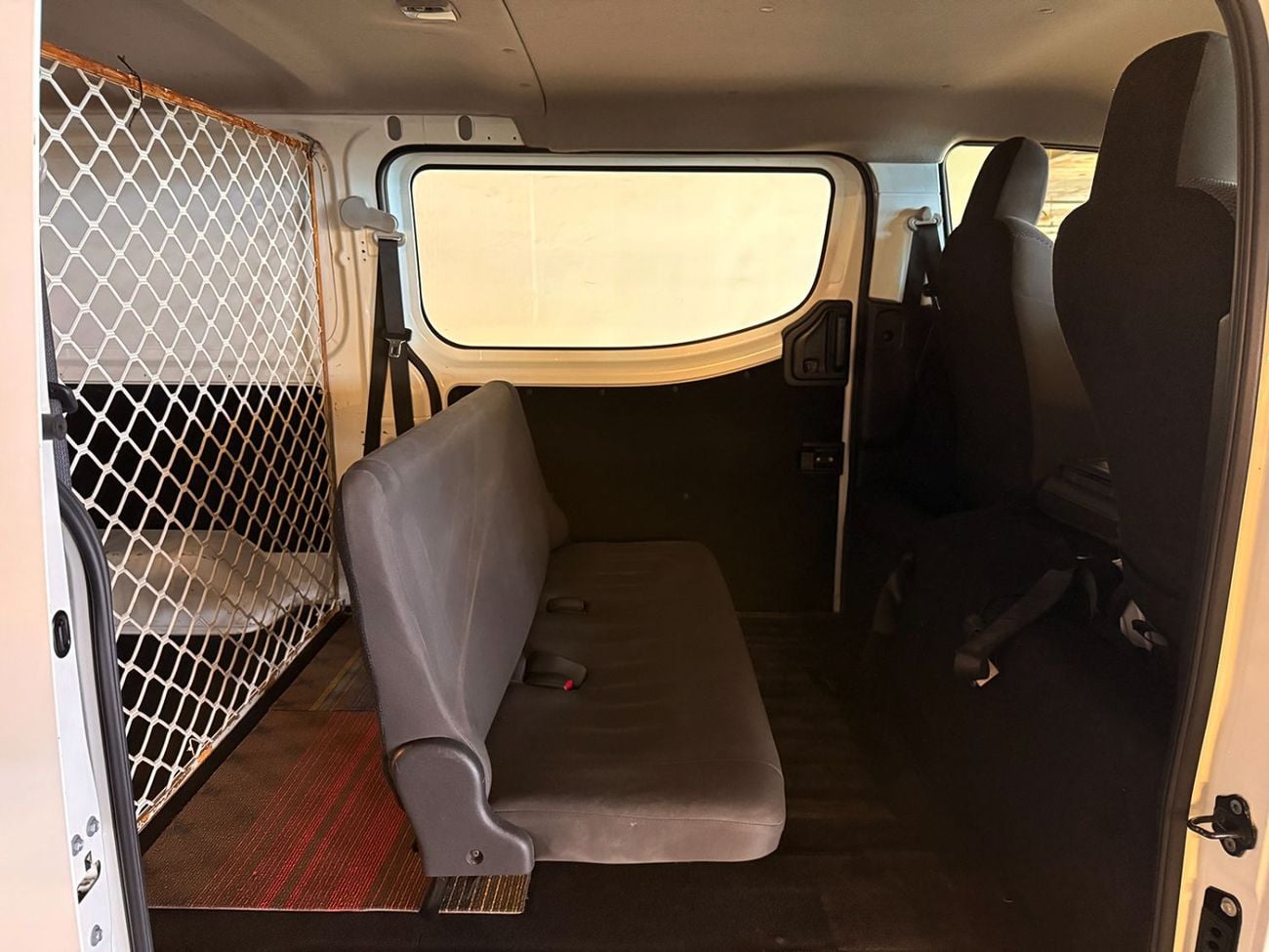 نيسان أورفان 6-Seater Manual (5-Door)