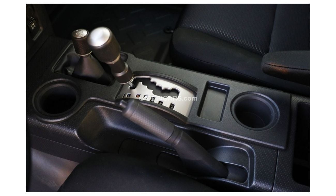 تويوتا إف جي كروزر تويوتا إف جي كروزر 2023 4.0 فل أوبشن - أسود من الداخل رمادي | تصدير فقط