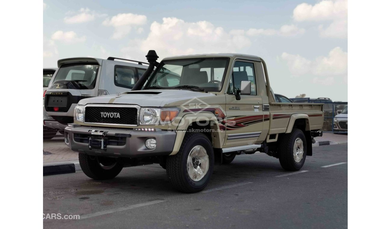 تويوتا لاند كروزر بيك آب 4.5L, DIESEL, 4WD, 16" ALLOY RIMS, XENON HEADLIGHTS (CODE # LCSC01)