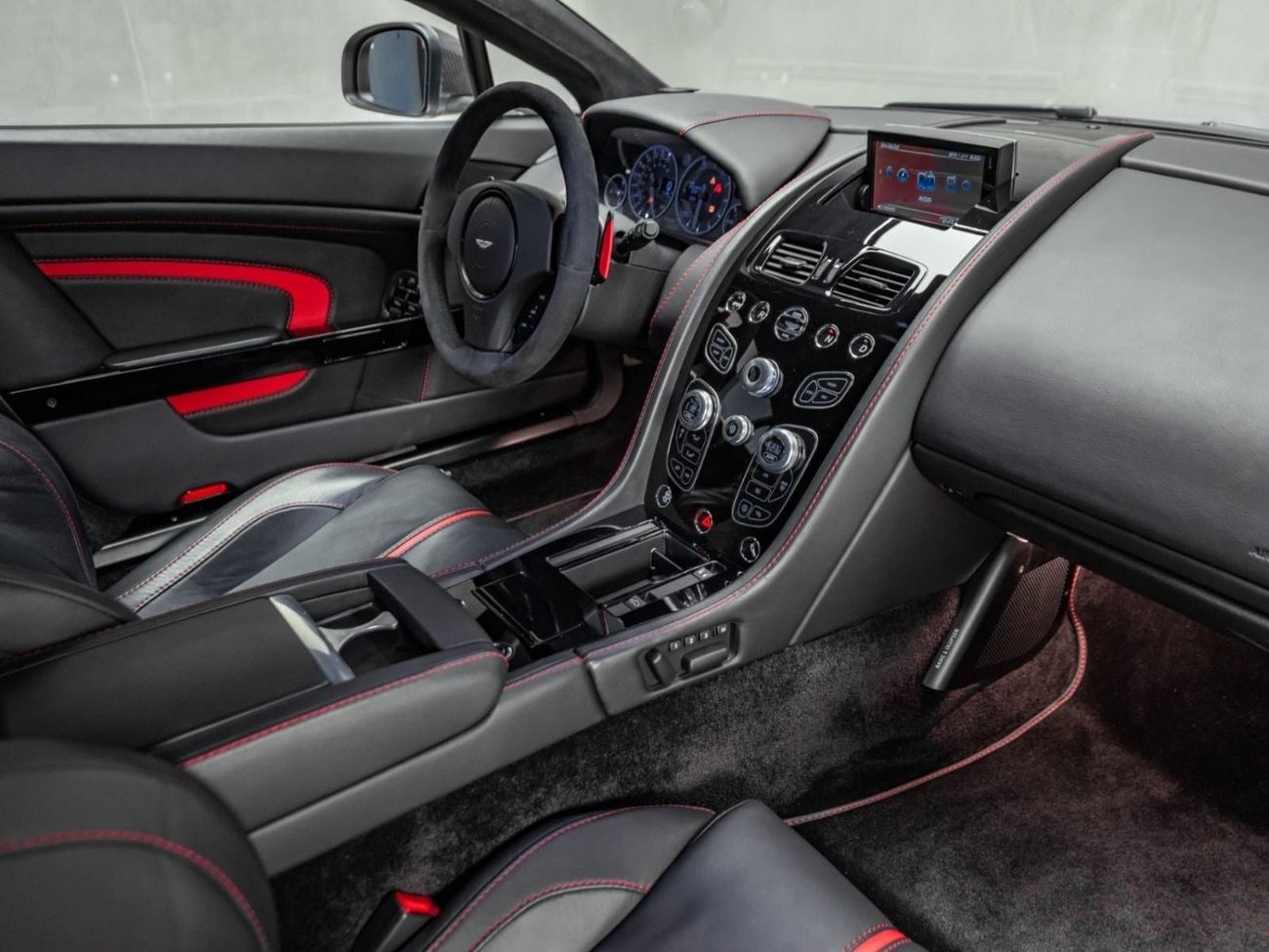 Aston Martin V12 Vantage Vantage s v12 Gcc brand new