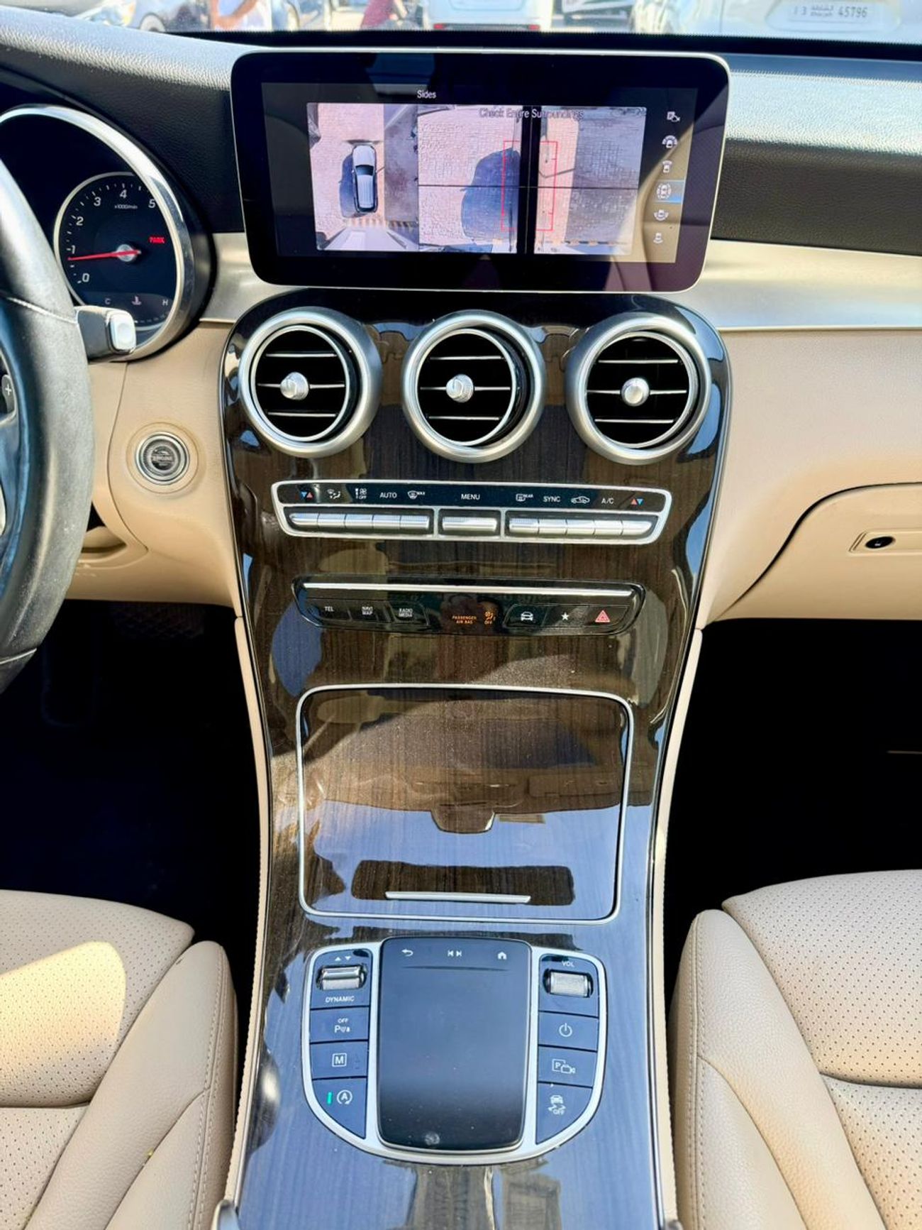 مرسيدس بنز GLC 300 2020 Mercedes benz GLC C300 4matic 4x4 full option Panoramic roof. 360 cameras. Auto parking etc