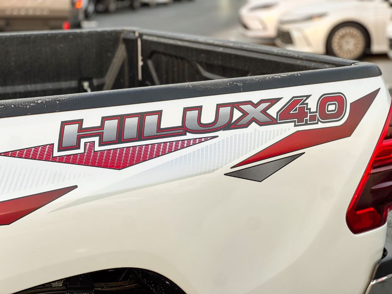تويوتا هيلوكس EXPORT ONLY - TOYOTA HILUX VX 4.0L (w/ AIR COMPRESSOR)