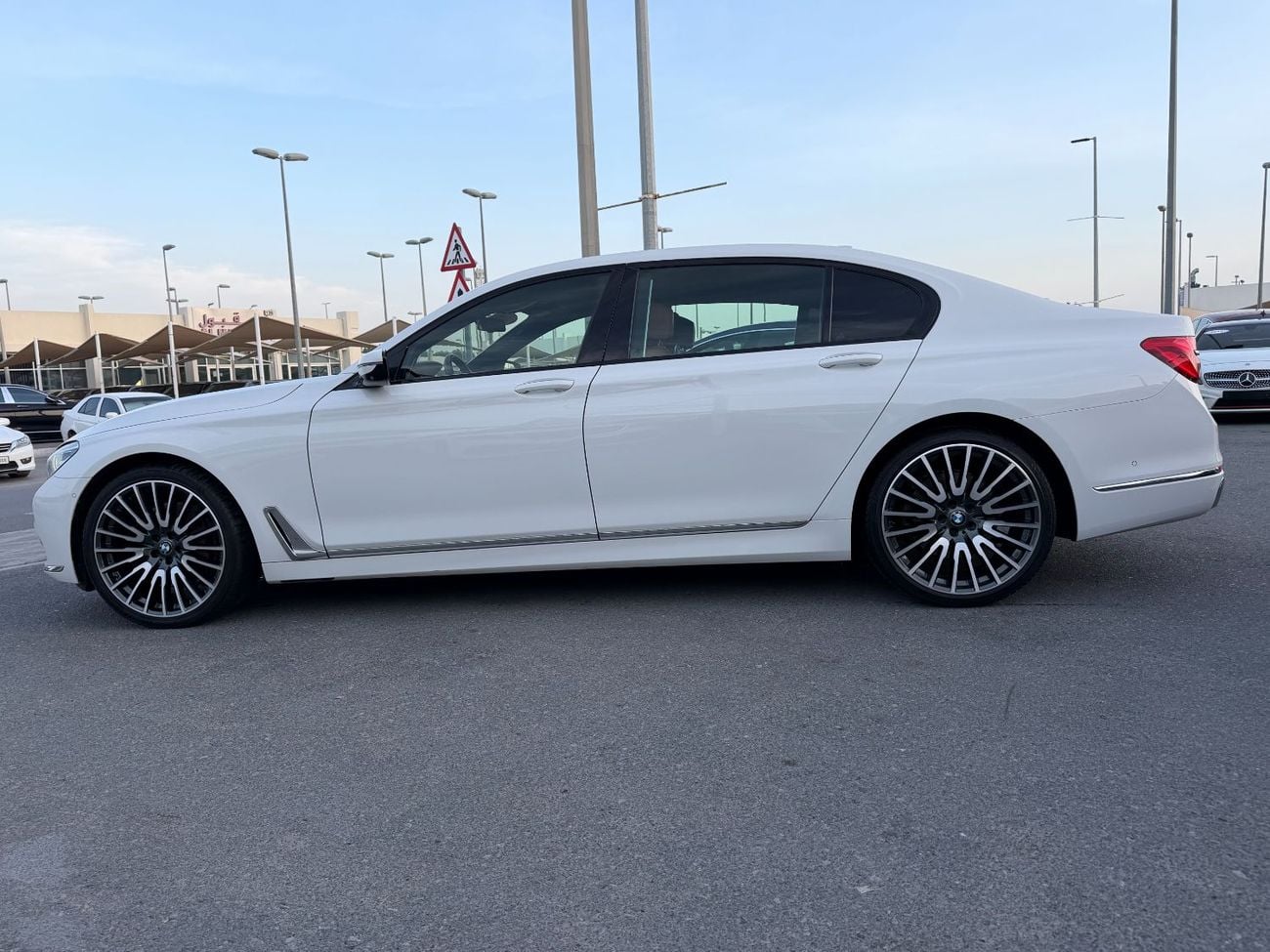 بي أم دبليو 750Li xDrive Executive 4.4L