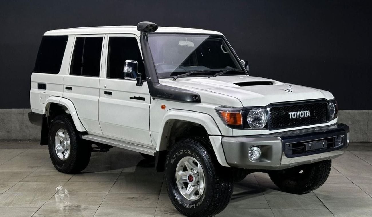 تويوتا لاند كروزر 70 Diesel 4.5 Liter Right Hand Drive Manual Gear Leather Seats