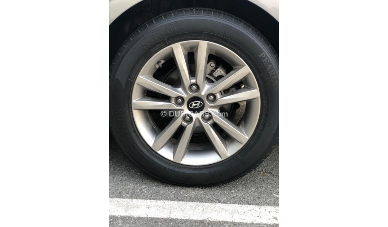 Hyundai Sonata SE Model 2017 GCC CAR PERFECT CONDITION INSIDE AND OUTSIDE FULL ELECTRIC CONTROL STEERING CONTROL