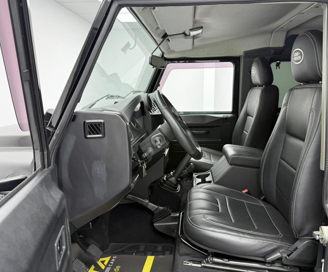 لاند روفر ديفندر 2010 Land Rover Defender 90, Manual Transmission, VIP Seats, Excellent Condition