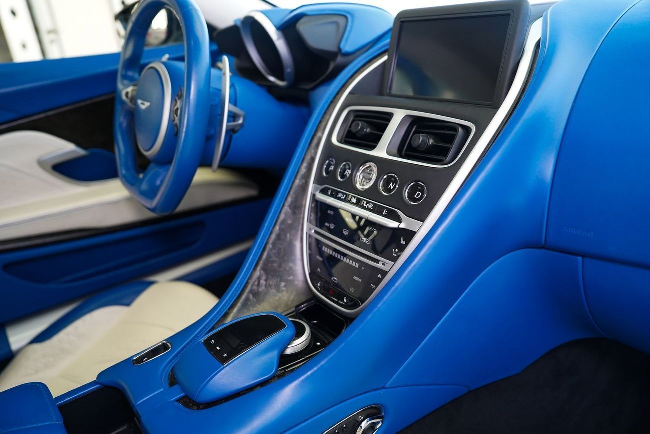 Aston Martin DBS Superleggera 5.2L