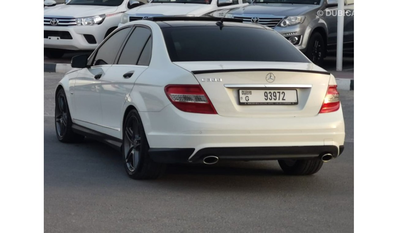 Mercedes-Benz C 300 Mercedes C300 2010 Gcc Specefecation Full Option Number 1