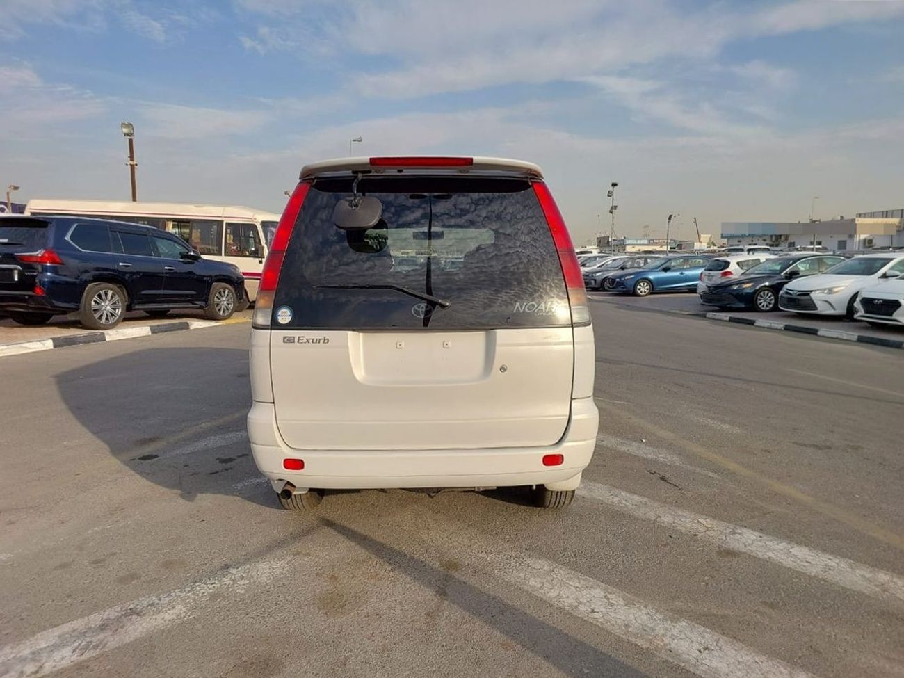 Toyota Lite Ace TOYOTA LITEACE NOAH VAN RHD 1999 MODEL 2.2 L DIESEL AUTOMATIC(PM25262)