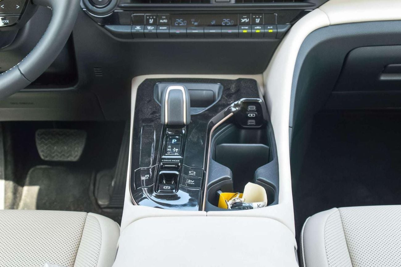 تويوتا كراون HEV 2.5L FWD SEDAN 2026